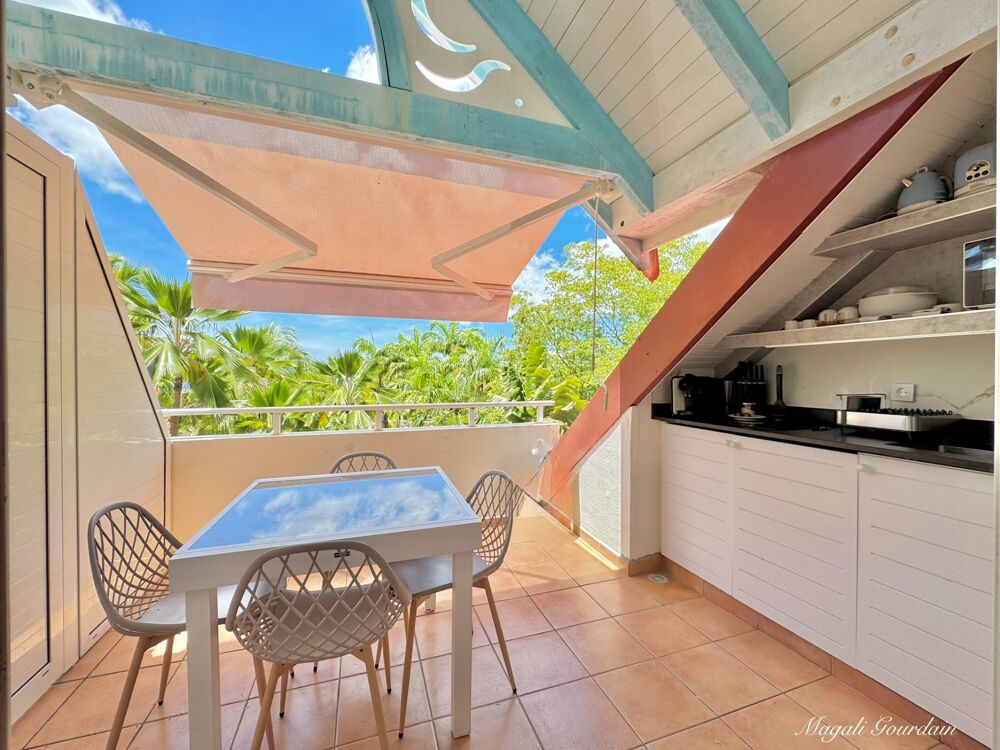 A VENDRE  DEUX STUDIOS RENOVES ET COMMUNICANTS  JUSQUA 8 PERSONNES  SAINTE-ANNE