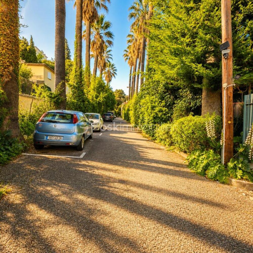 ENTRE MER ET NATURE  APPARTEMENTS DE CARACTÈRE DANS UNE MAISON DE MAÎTRE AVEC 700 M² DE JARDIN PRIVATIF