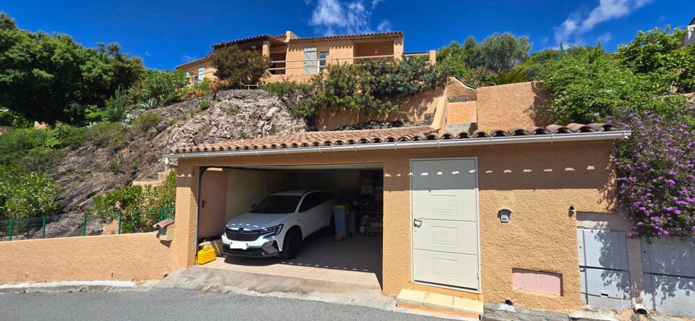 Villa de plain pied avec vue panoramique sur l'Esterel et garage 2 voitures