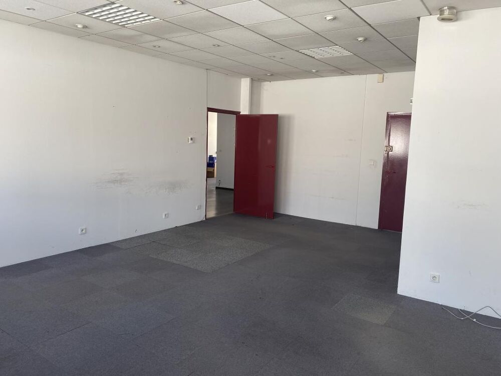  Bureaux à louer – Espace commercial Saint-Marc (face au bowling du Rouergue) Onet le chateau