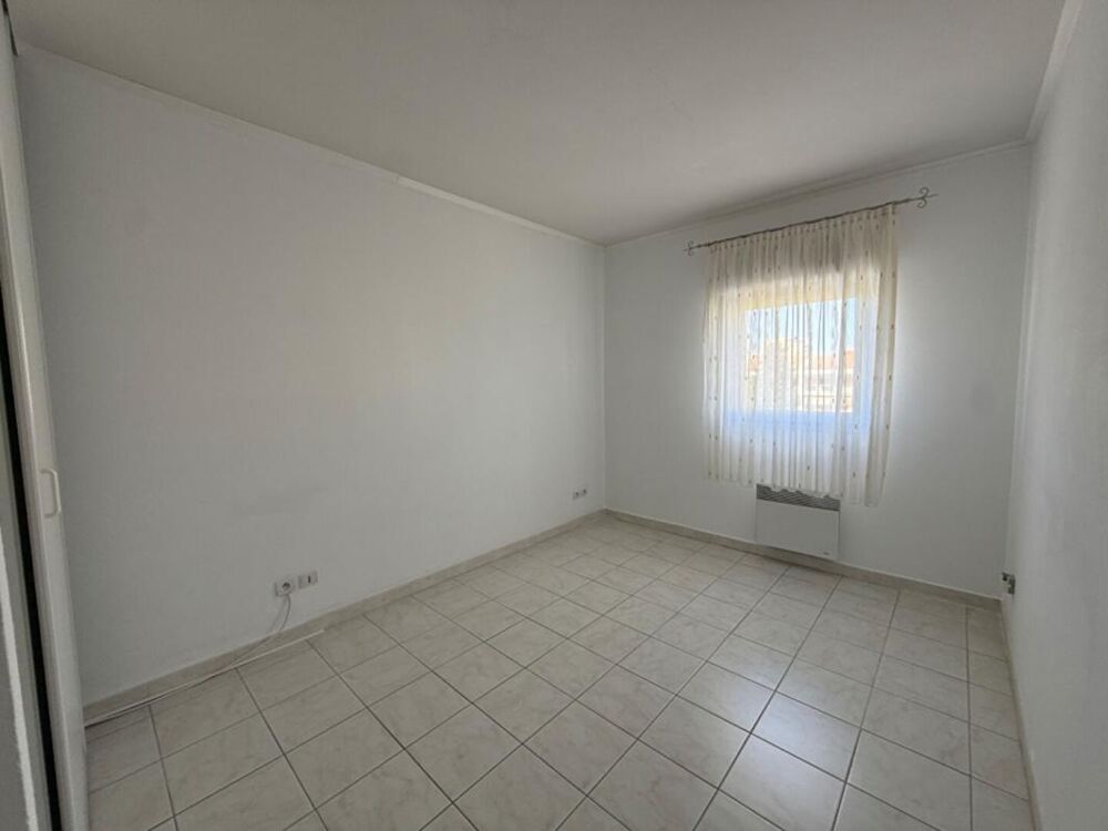 Appartement de type 3 avec terrasse et parking