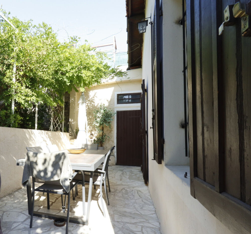 Dpt Bouches du Rhône (13), à vendre LA PENNE SUR HUVEAUNE VILLA P4 de 90 m² vue panoramique avec piscine, studio en dépendance