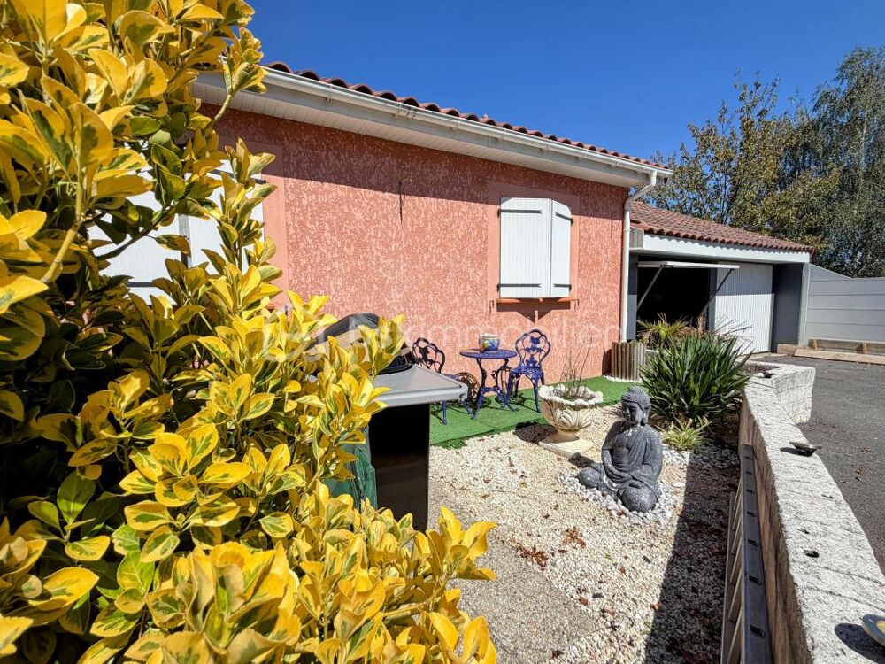 Maison de plain-pied,3 chambres, avec car-port et double garage et jardin ,au calme, dans un charmant village à seulement 15 min