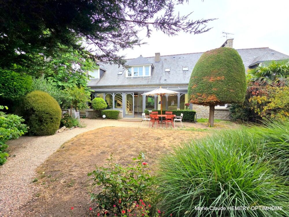 Villa parfaitement entretenue de 296m² avec de jolis points de vue sur la plage de l'Ecluse et Saint Malo
