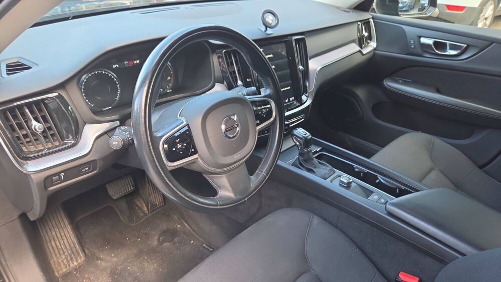 V60 2.0 D4 190 Geartronic8 Momentum - Automatique 2019 occasion 83310 Cogolin
