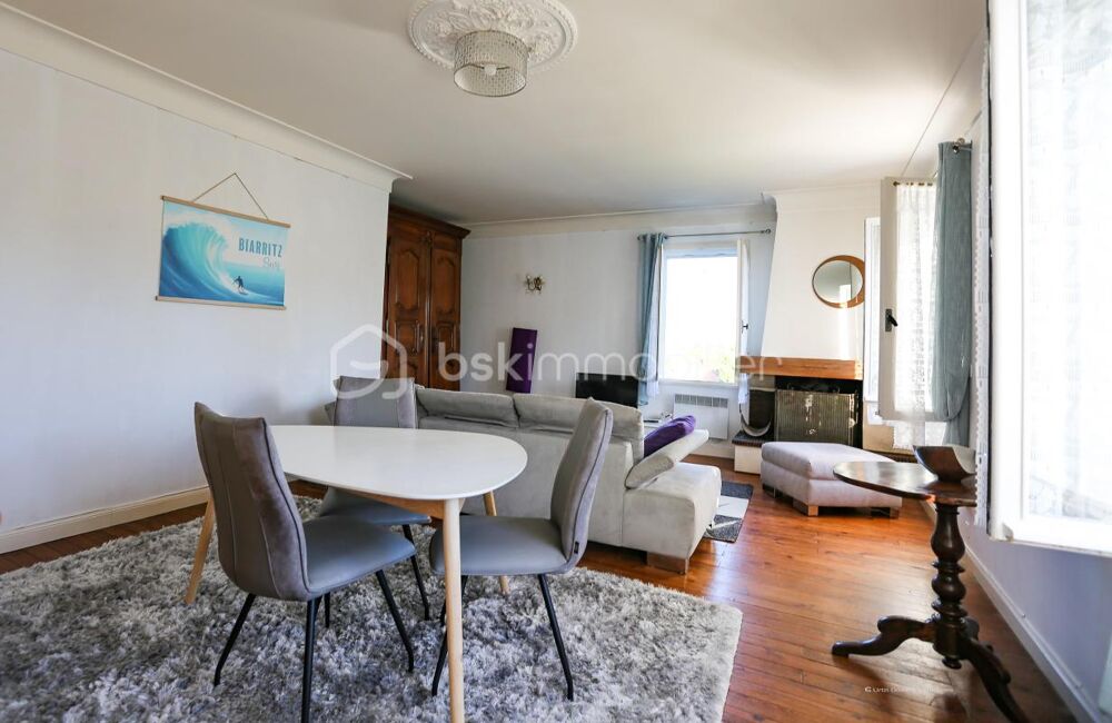 ANGLET  Maison de 181 m2 composée de 2 appartements, garage et bâti existant