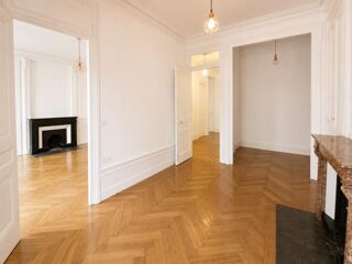  Appartement à louer 3 pièces 80 m²