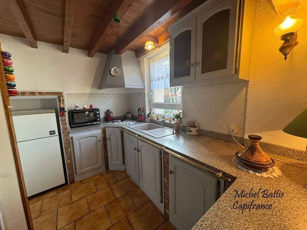 MAISON DE VILLE au calme avec terrasse privative, cour fermée et garage