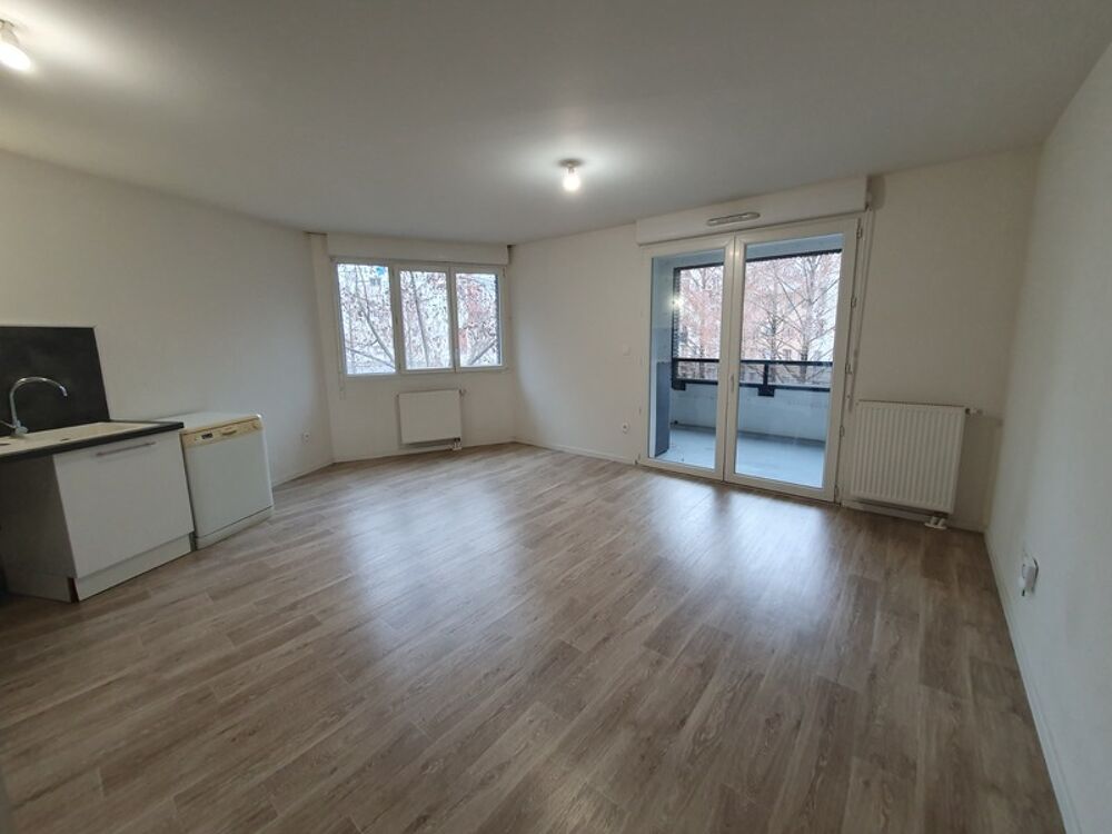 STRASBOURG  Superbe 3 pièces avec terrasse, résidence récente avec ascenseur
