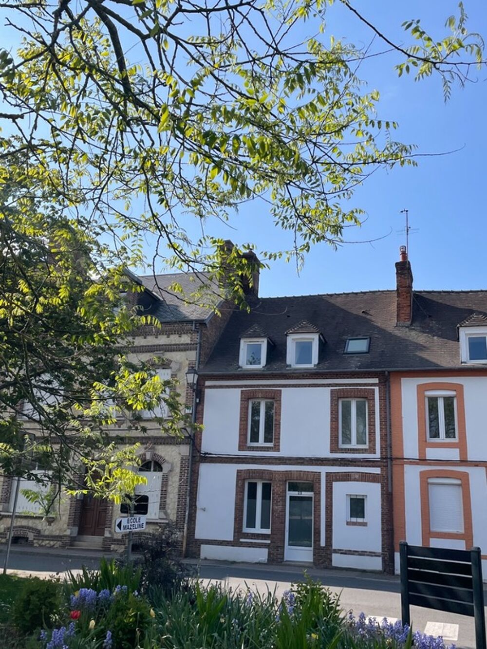 Maison de ville entièrement rénovée  5 pièces  Terrasse  LAigle