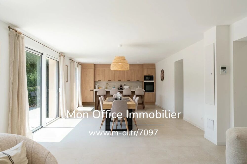 Référence : 7097-LES - APPARTEMENT RÉNOVÉ À 100M DE LA MER T4 AVEC TERRASSE ET PARKINGS RÉSIDENCE CALME À GRIMAUD BEAUVALLON