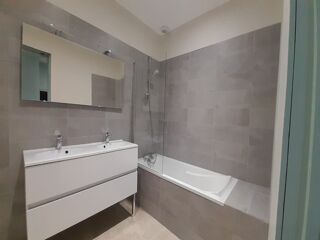  Appartement à louer 5 pièces 128 m²
