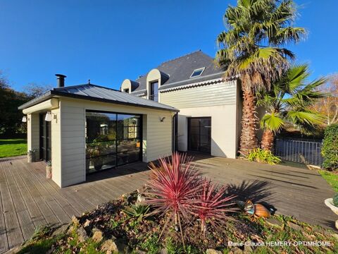 Vente Maison Dinard, Propri�t� r�nov�e de 252m� avec maison d'amis et deux garages sur jardin clos de 1700m� � l'abri des regards Dinard