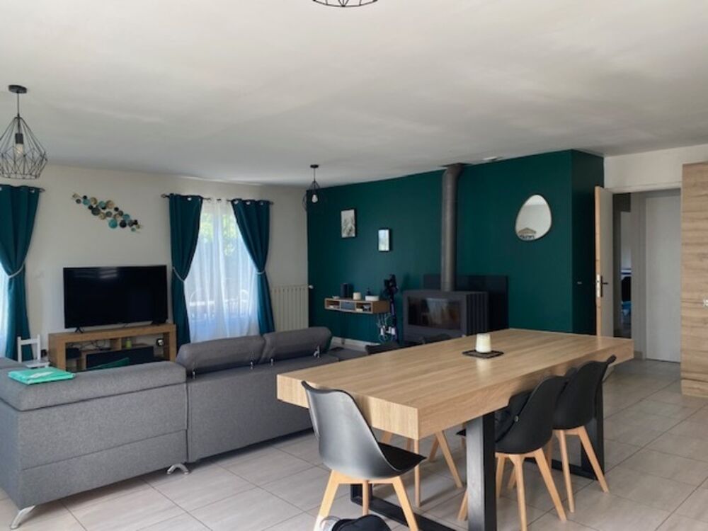 Maison à vendre à Villebois-Lavalette,124 m2 habitable, grande pièce de vie,4 chambres, garage