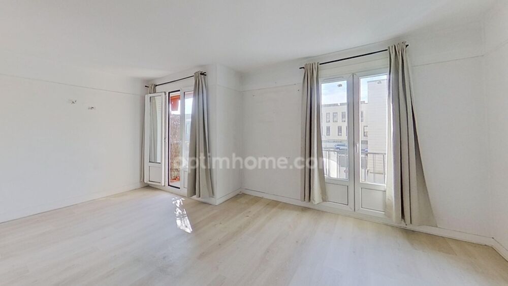 Gare RER "Le Raincy - Villemomble" - Appartement à rénover de 3 pièces avec balcon et cave