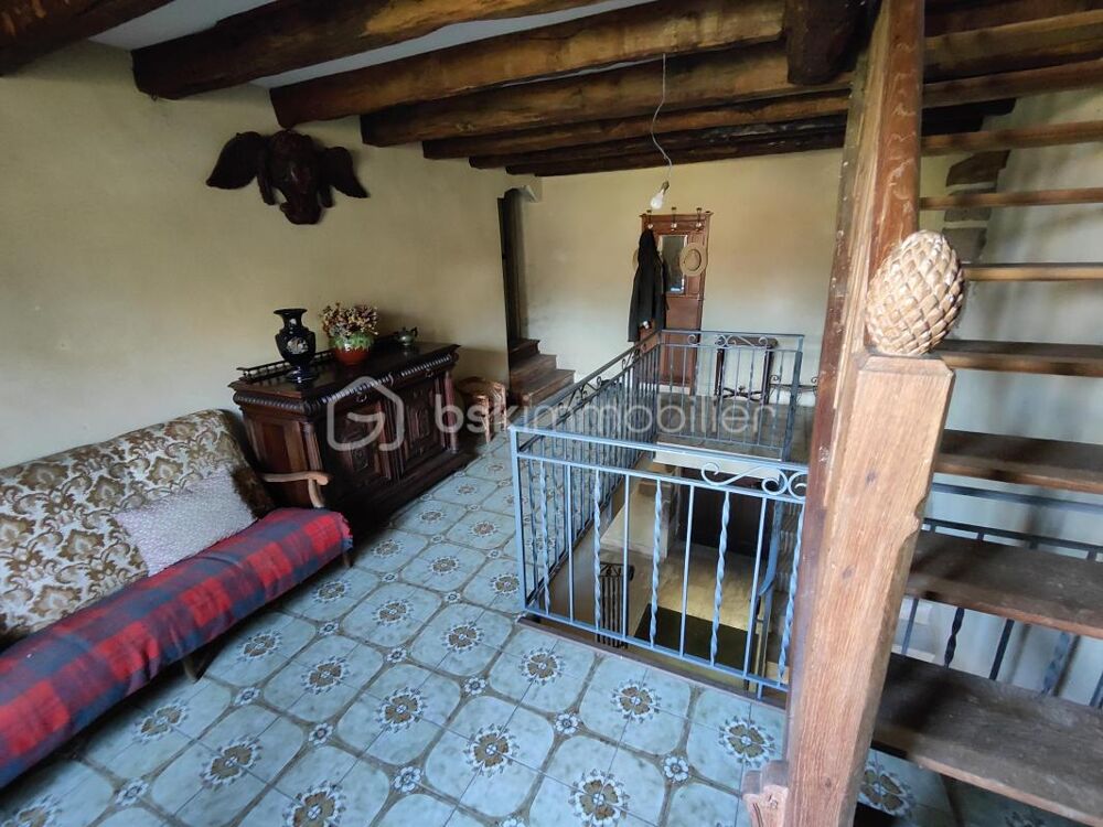 Propriété en pierres à rénover avec fort potentiel