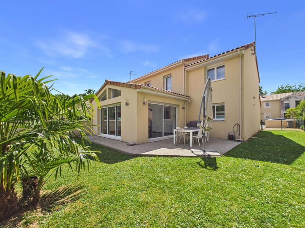 Maison de 124 m 2 à Mignaloux Beauvoir , 3 chambres, 1 bureau, jardin, garage