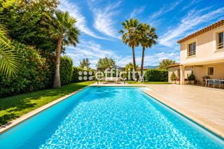  Villa à vendre 8 pièces 223 m²