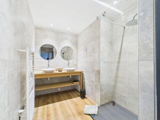  Propriété/château à vendre 8 pièces 369 m²
