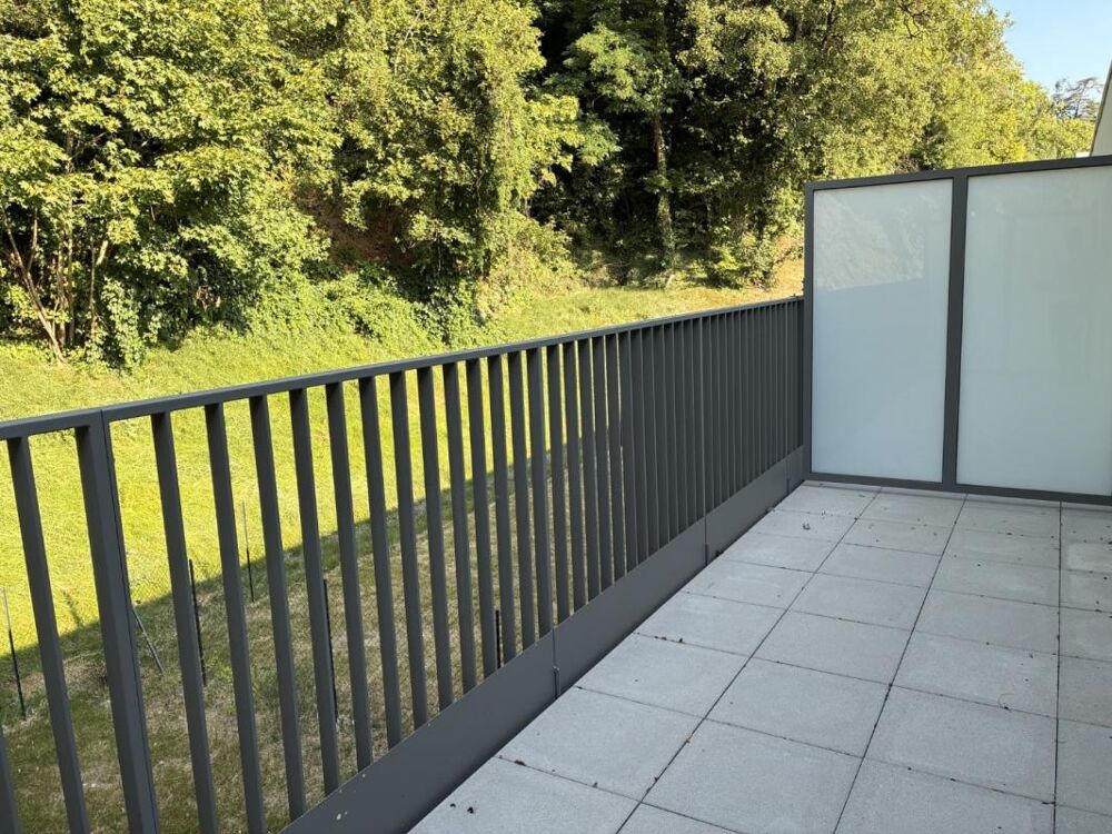 St Etienne Bel Air beau studio neuf avec balcon et partking
