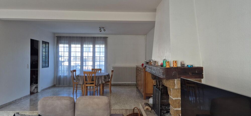 Vente Maison YERRES, belle maison familiale de 205 m² avec piscine, terrain plein sud et  sous sol total Yerres