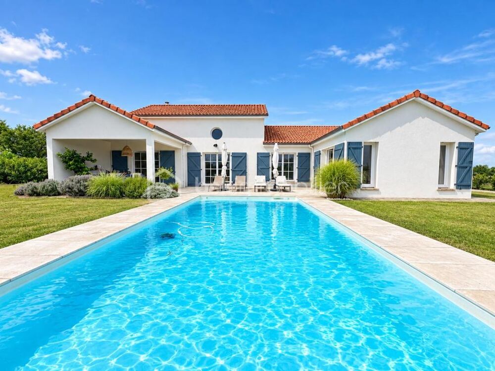 Vente Maison Maison récente de plain-pied avec cachet de l'ancien – 146 m² – Terrain 2 900 m² – Piscine Lescar