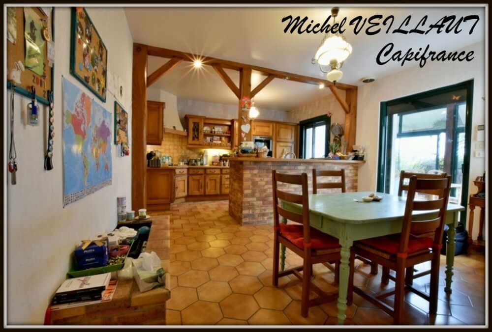 Dpt Allier (03), à vendre TREVOL maison P9 de 193 m² - Terrain de 2 505,00 m²