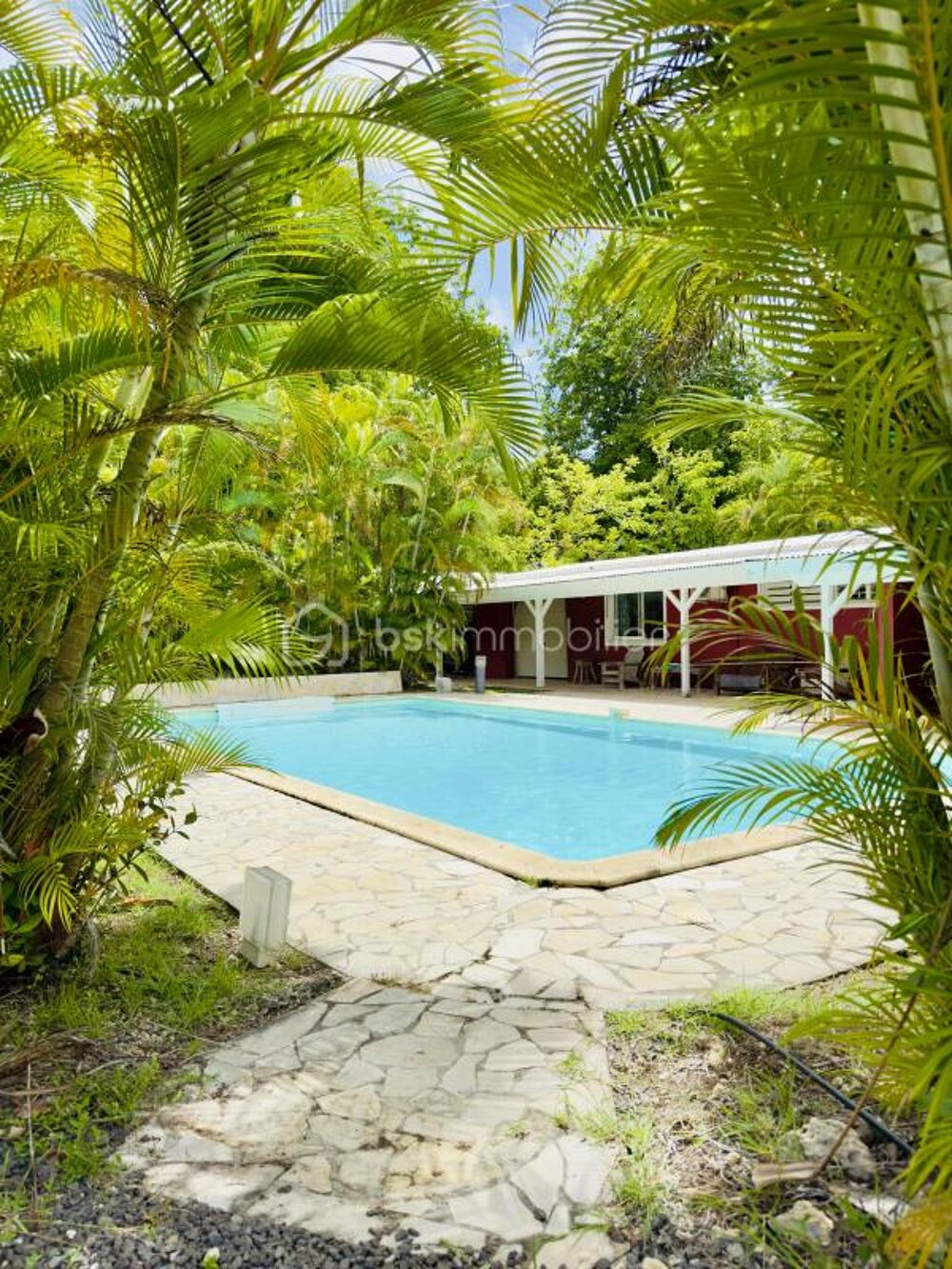 MAISON 226 M2 AVEC PISICINE ET TERRAIN 3000 M2