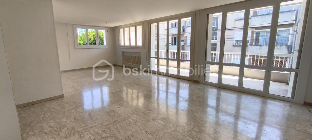 Faux T6 de 114 m² avec terrasse