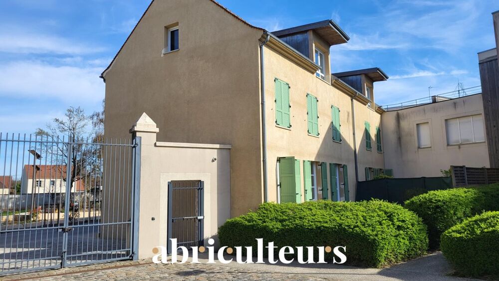 Appartement T3 lumineux avec vue exceptionnelle sur le bassin et le pigeonnier  Résidence de standing à Survilliers