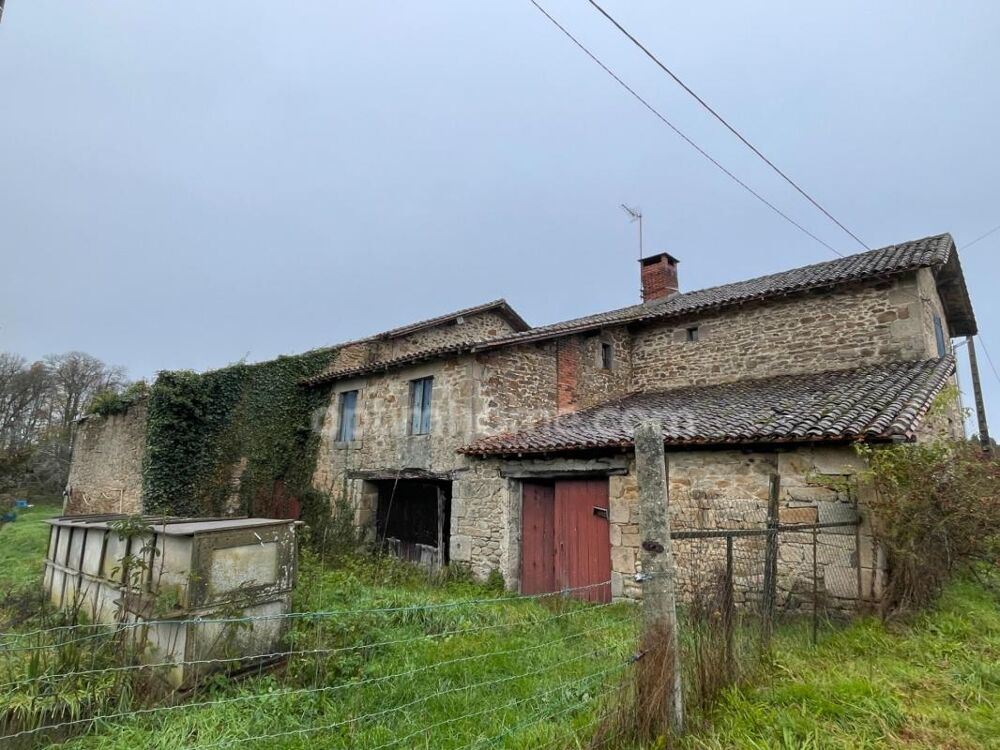 Corps de ferme à rénover avec 9511 m2 de terrain