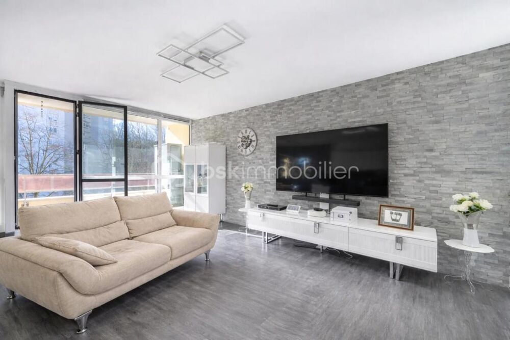 Calme, verdure, grand appartement ensoleillé, avec Balcon