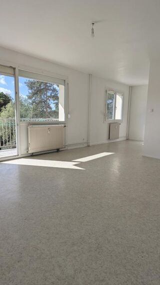  Appartement à louer 4 pièces 77 m²
