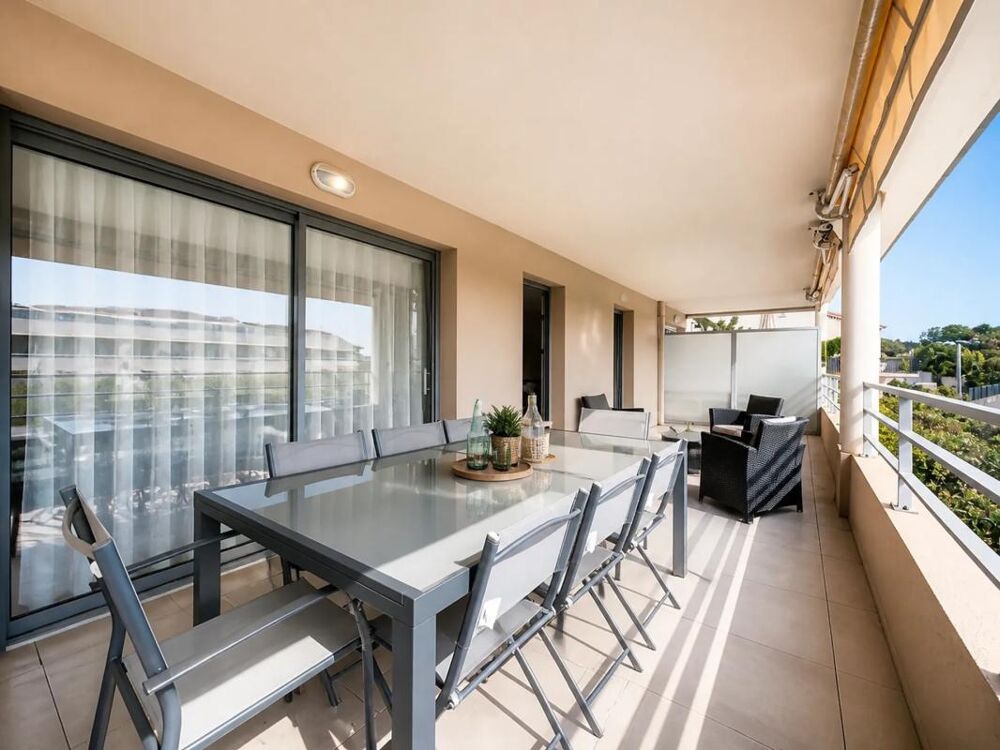 Vente Appartement 3 PIÈCES AVEC GRANDE TERRASSE, PISCINE ET 2 GARAGES ÉLECTRIFIÉS Vallauris