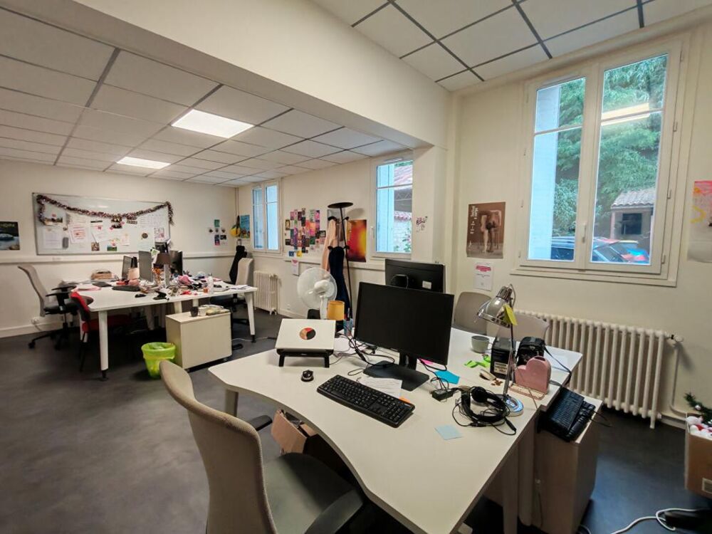   POITIERS - IMMEUBLE DE BUREAUX  302 m2 Poitiers