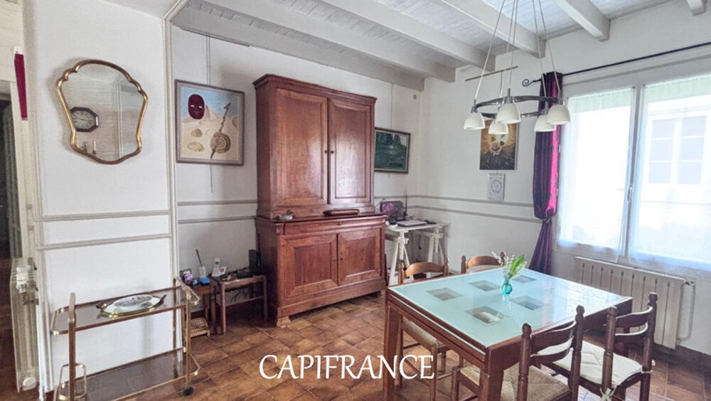 Maison Familiale 6 pièces - 5 chambres - 234 m² habitables - garages et jardin clos à PORT D'ENVAUX (17)