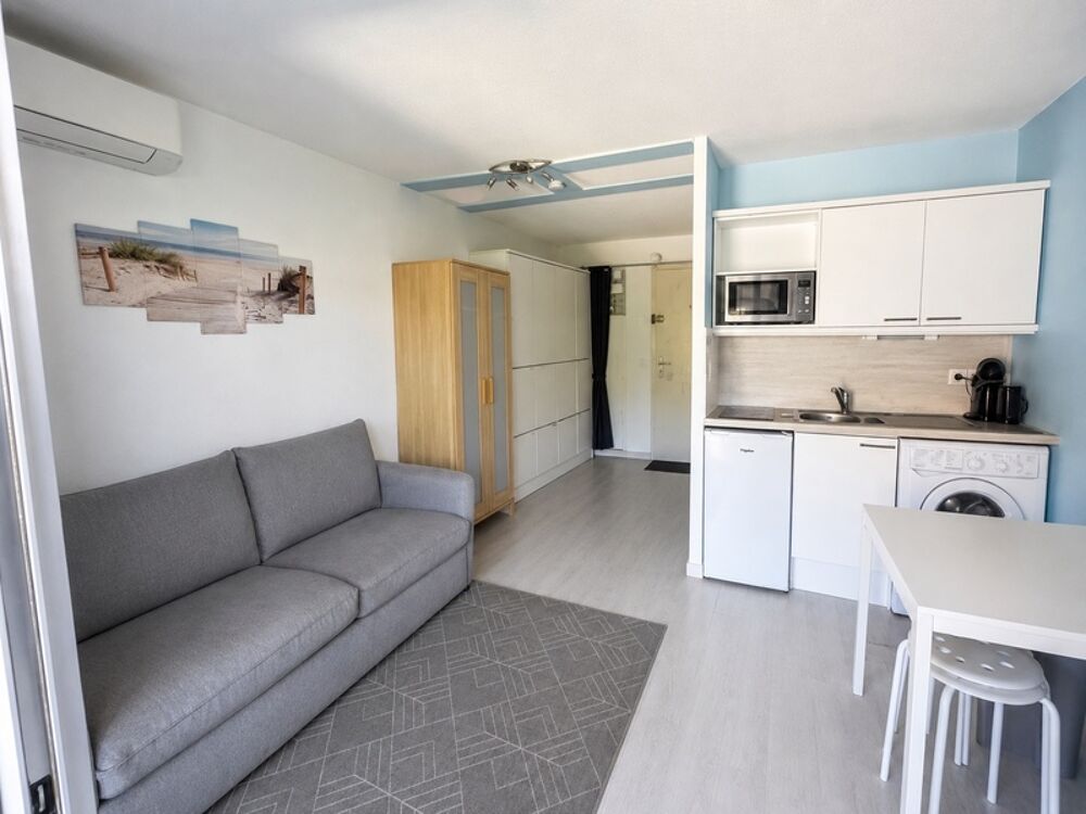 GOLFE-JUAN CENTRE  STUDIO MEUBLÉ AVEC PARKING PRIVATIF ET PISCINE