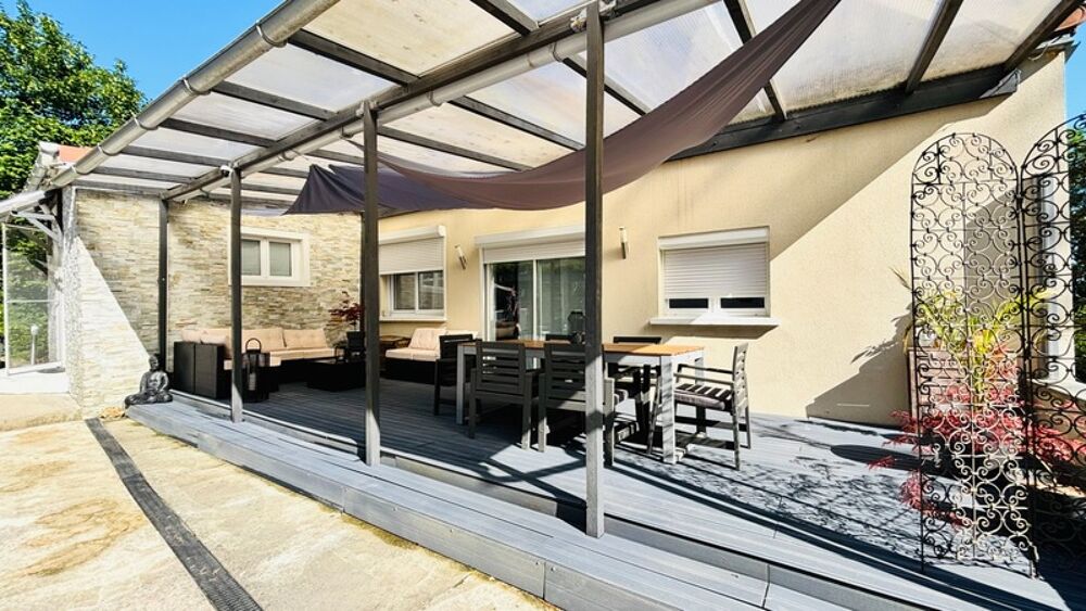 Maison à vendre 6 pièces 140 M² habitable, 4 chambres donc une suite parentale sur un terrain de 896 M², proche des commerces, é