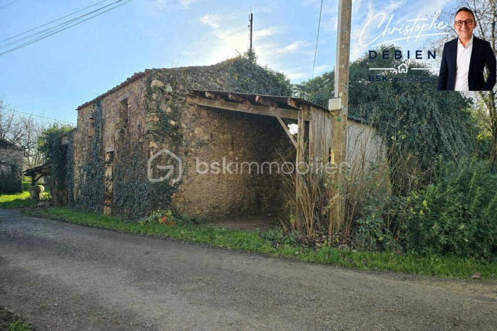 MAISON EN PIERRE DE 110 M² À RÉNOVER DANS UN HAMEAU PAISIBLE À CHAVAGNES-EN-PAILLERS
