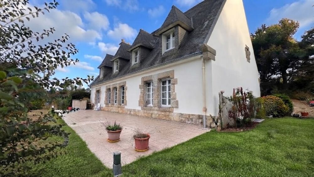 QUIMPER (29)  LE STANGALA  Maison de 210 m² habitables, édifiée sur une parcelle de 12 000 m², avec sous-sol intégral