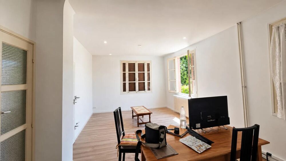 Grande maison familiale sur 968 m² avec double garage