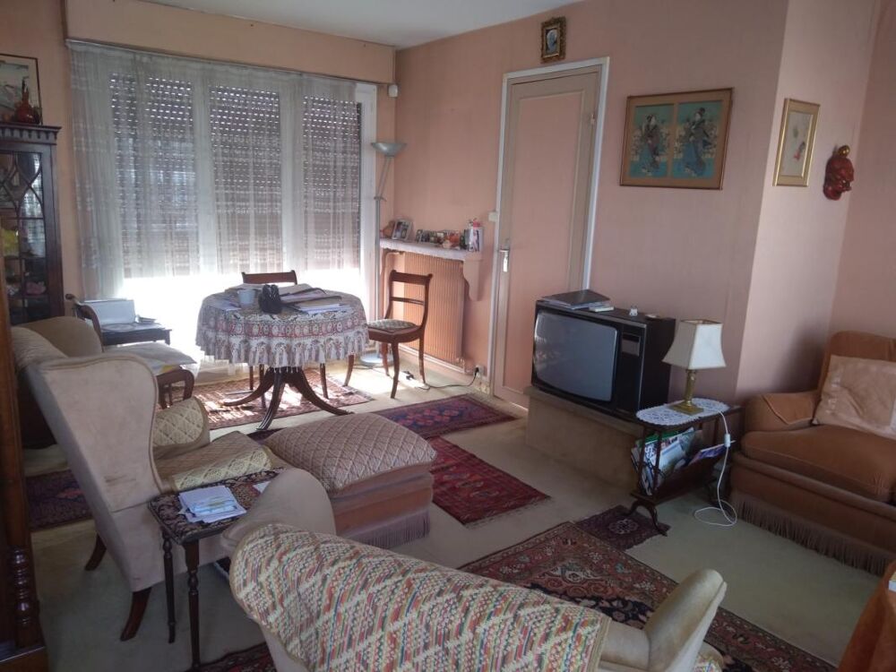 Vente Appartement ** PEREIRE/MAILLOT – Dernier étage traversant, terrasse 25 m², cave & parking – **À rénover** Paris 17