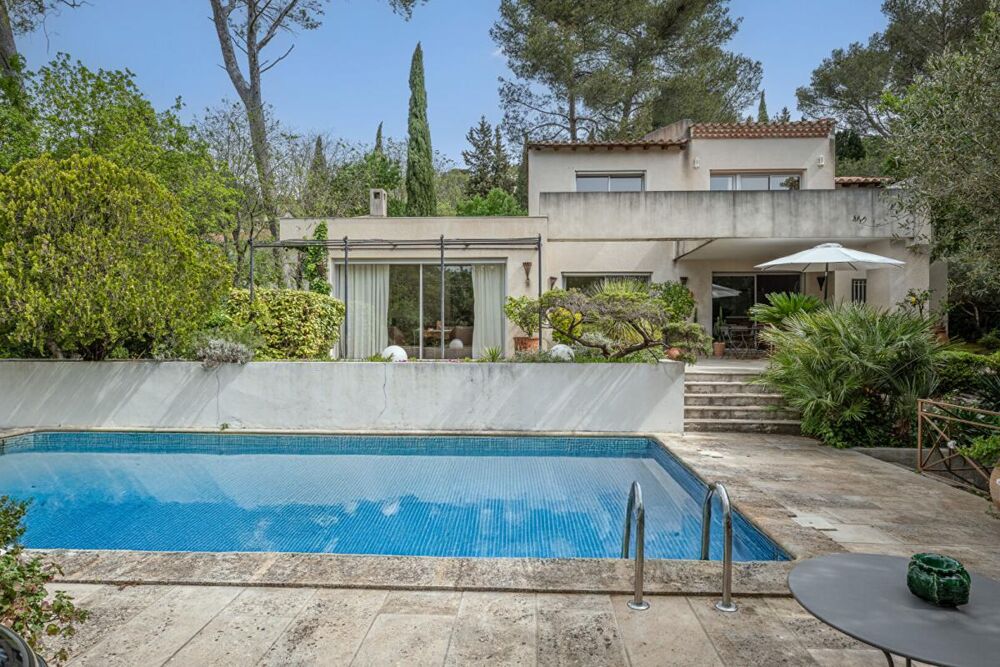Vente Villa Villa 5 pièce(s) 182.80 m2 + Piscine + 4 terrasses + garage+ Pool House + Abris de jardin Nimes