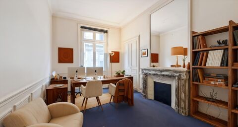 QCA &agrave; proximit&eacute; des Champs-&Eacute;lys&eacute;es - Haussmannien – Climatisable 7916 75008 Paris