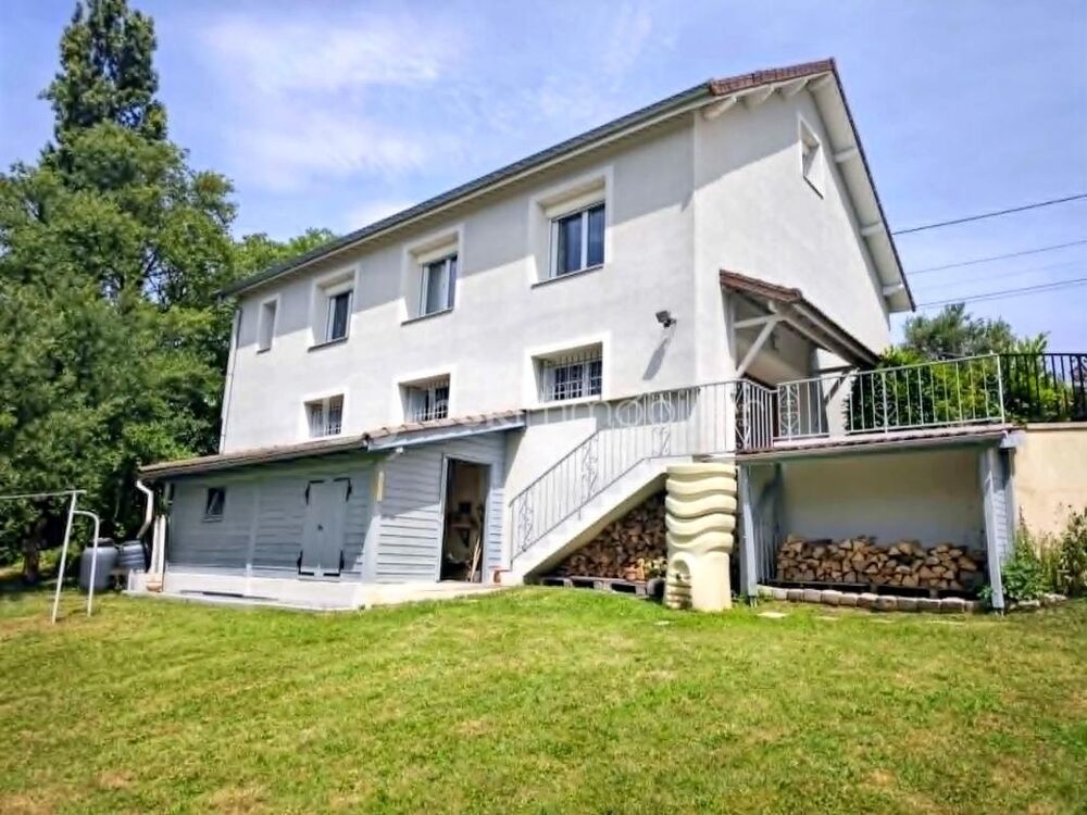 Maison familiale de 142 m² avec terrain arboré de 2 394 m², sous-sol complet et combles aménagés