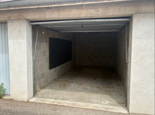  Parking / Garage à louer 