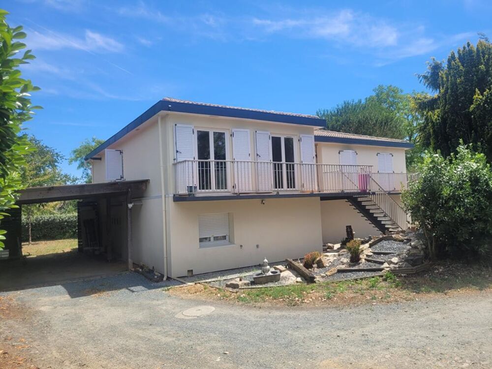 Maison 10 pièces 208 m² · à Fontenay le Comte · 208 m² · 329 000 €