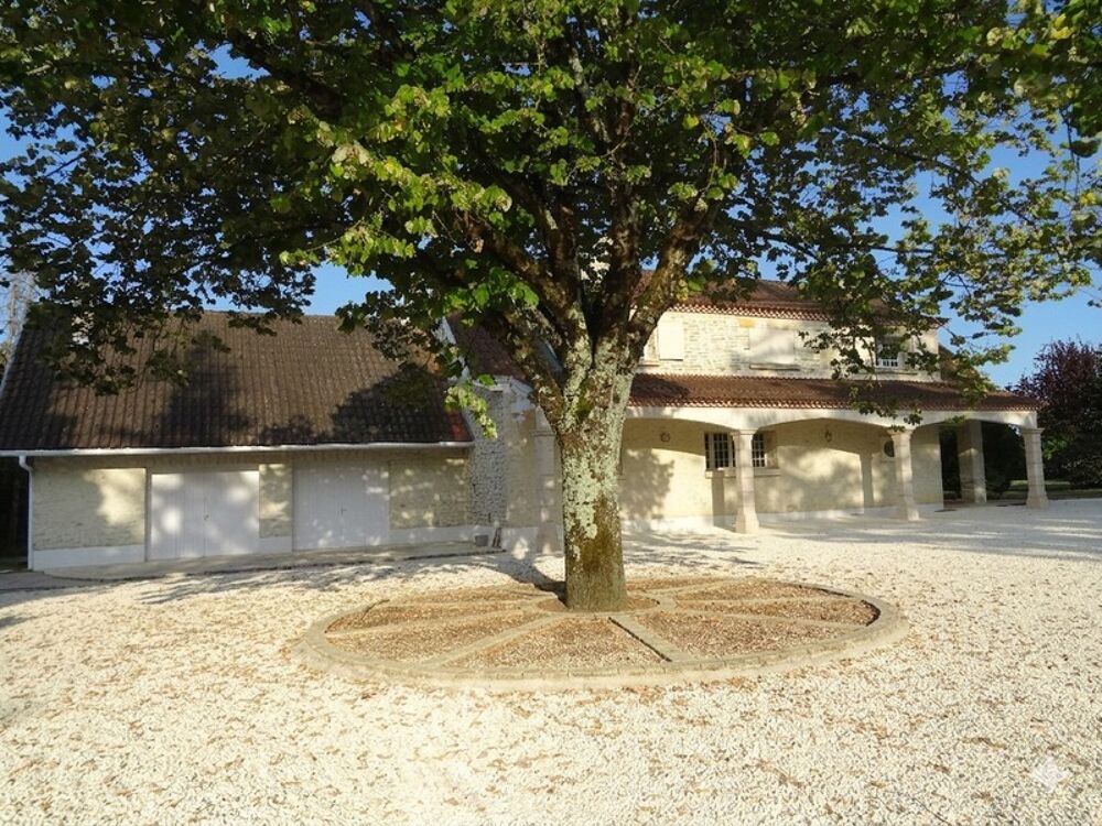 Maison à vendre 8 pièces ROULLET SAINT ESTEPHE (16)