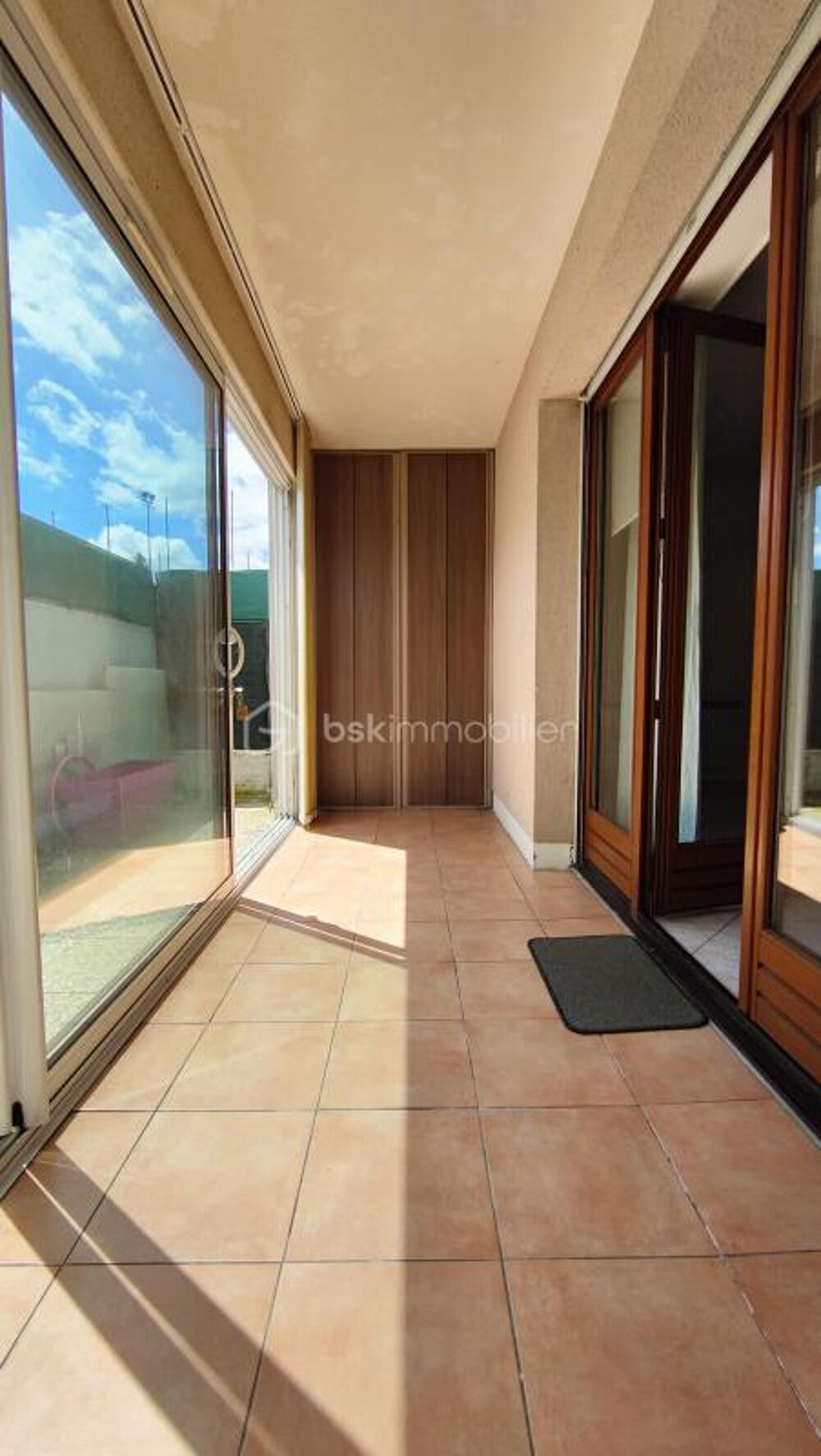 Vente Appartement Appartement 3 pièces de 68m2 en rez-de-chaussée avec loggia, terrasse et parking en sous-sol Noisy le sec