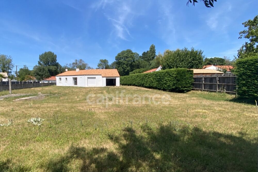 Maison à vendre de plain-pied - 2 chambres - 2 000 m² terrain - CHALLANS (85)
